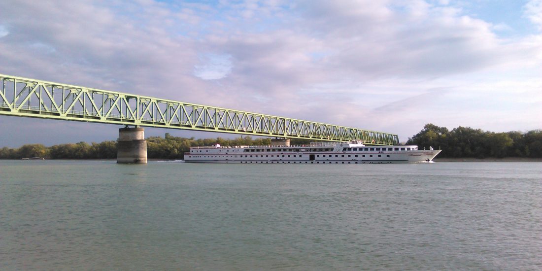 Železničný most cez Dunaj